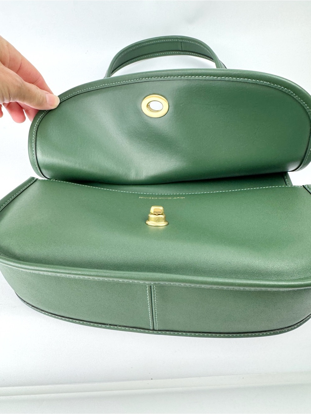 Coach Cashin Crescent Green Glovetanned Leather Shoulder Bag Gold Hardware - Picture 8 of 9